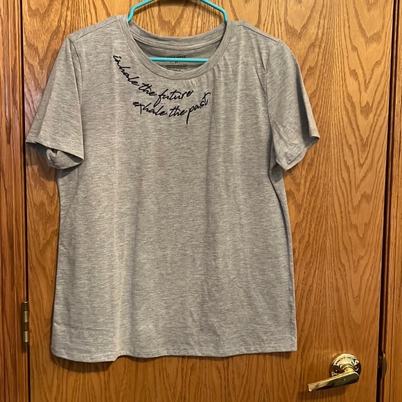 Nine West graphic tee - size medium NWOT - Picture 1 of 4